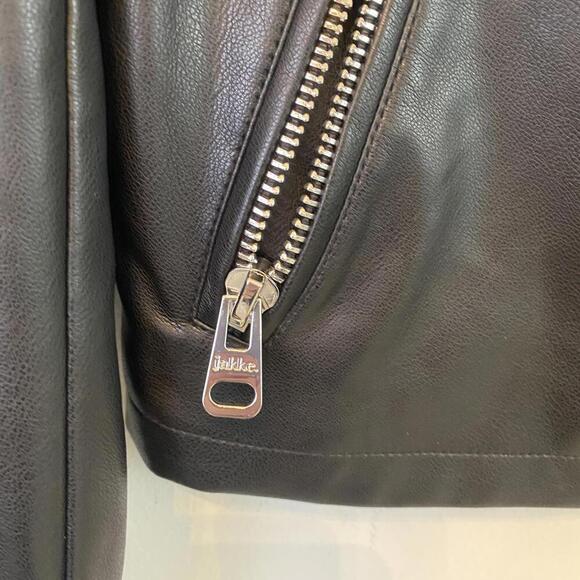 JAKKE black vegan leather Moto jacket - Picture 4 of 8